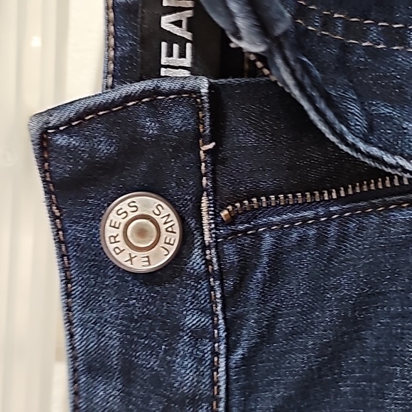 Express Shorts - Picture 2 of 5